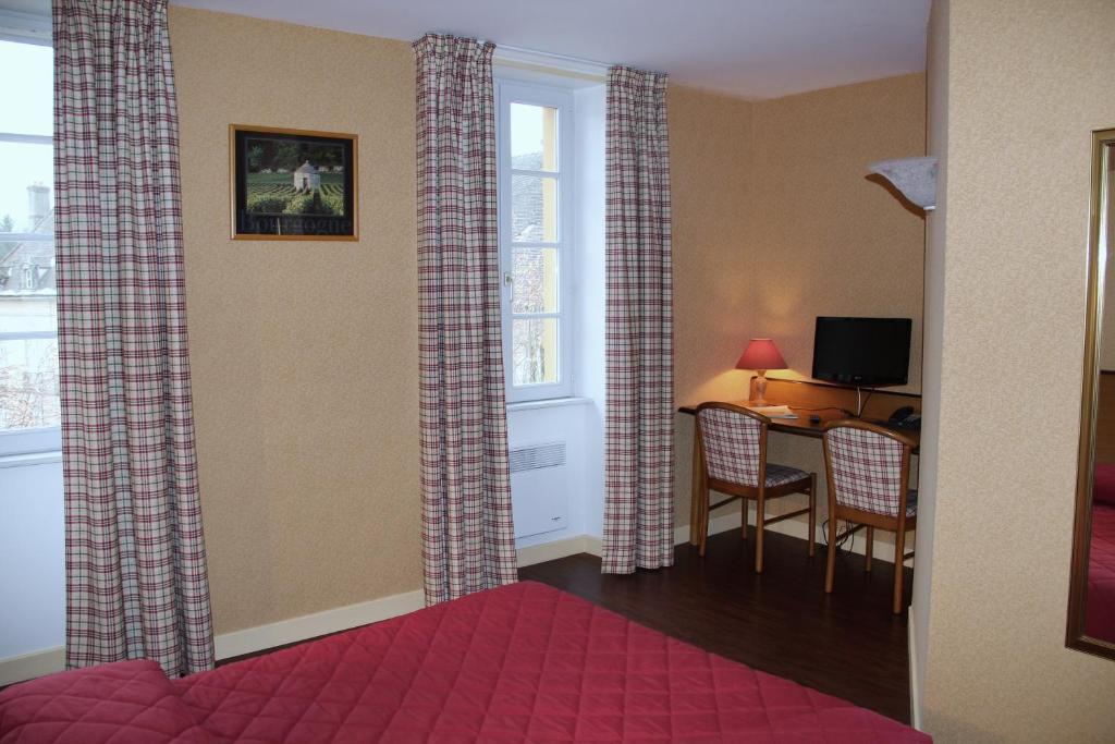 Hotel Logis Des Trois Maures Couches Habitación foto