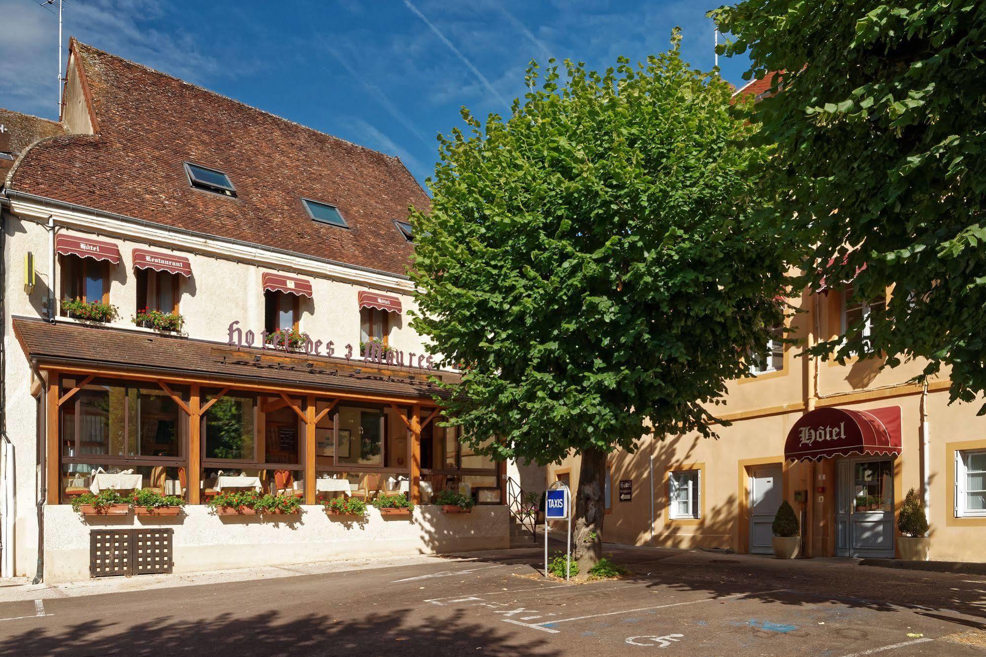 Hotel Logis Des Trois Maures Couches Exterior foto